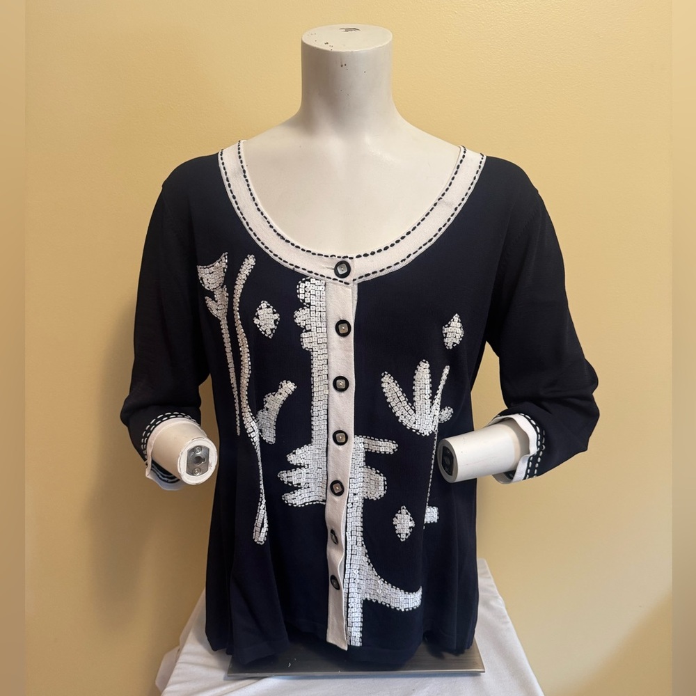 NWT Italian Mara Carol 3/4 Sleeve Top Navy/White Embroidered L